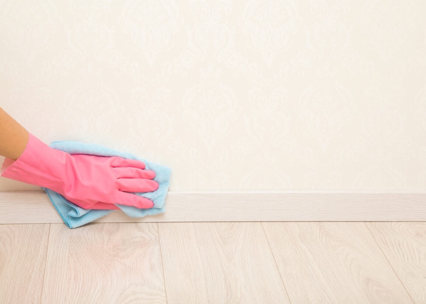 Young,Adult,Woman,Hand,In,Pink,Rubber,Protective,Glove,Using