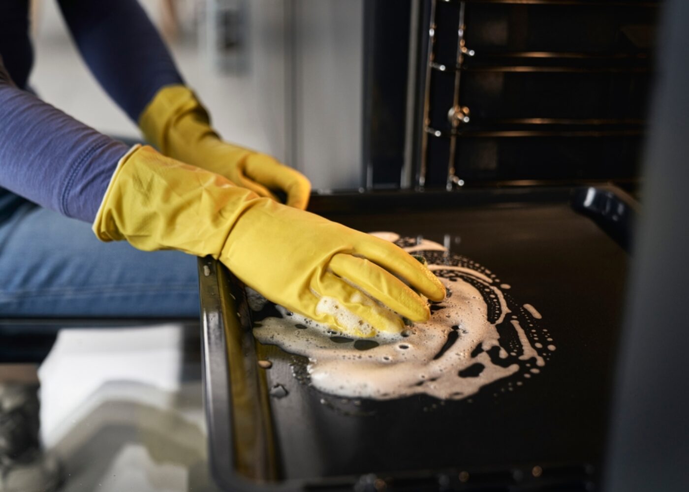 Close,Up,Of,Caucasian,Woman,Cleaning,Oven,At,Home